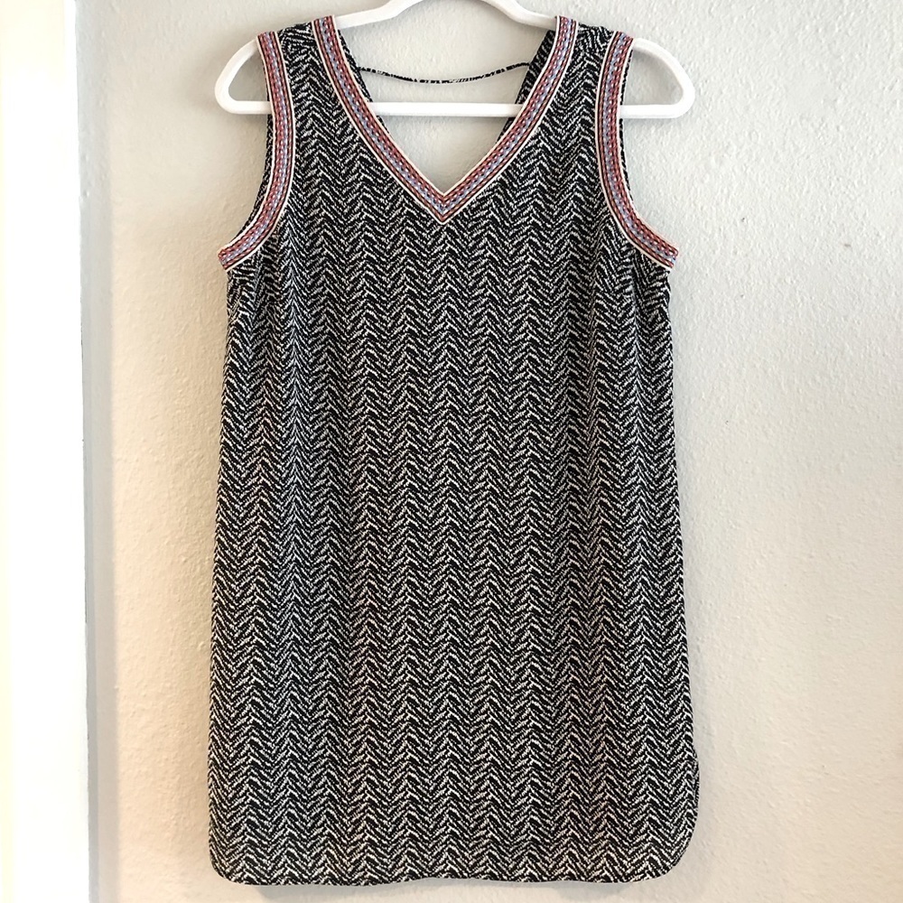 The Limited Black and White Sleeveless Tunic Blouse